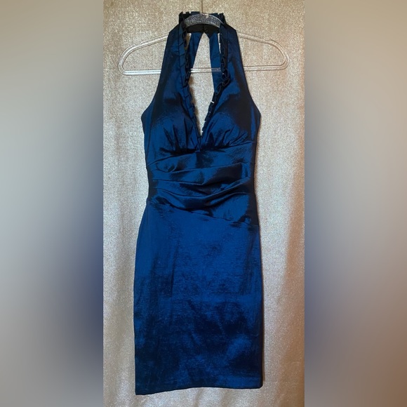 Dresses & Skirts - Gorgeous midnight blue dress size 6